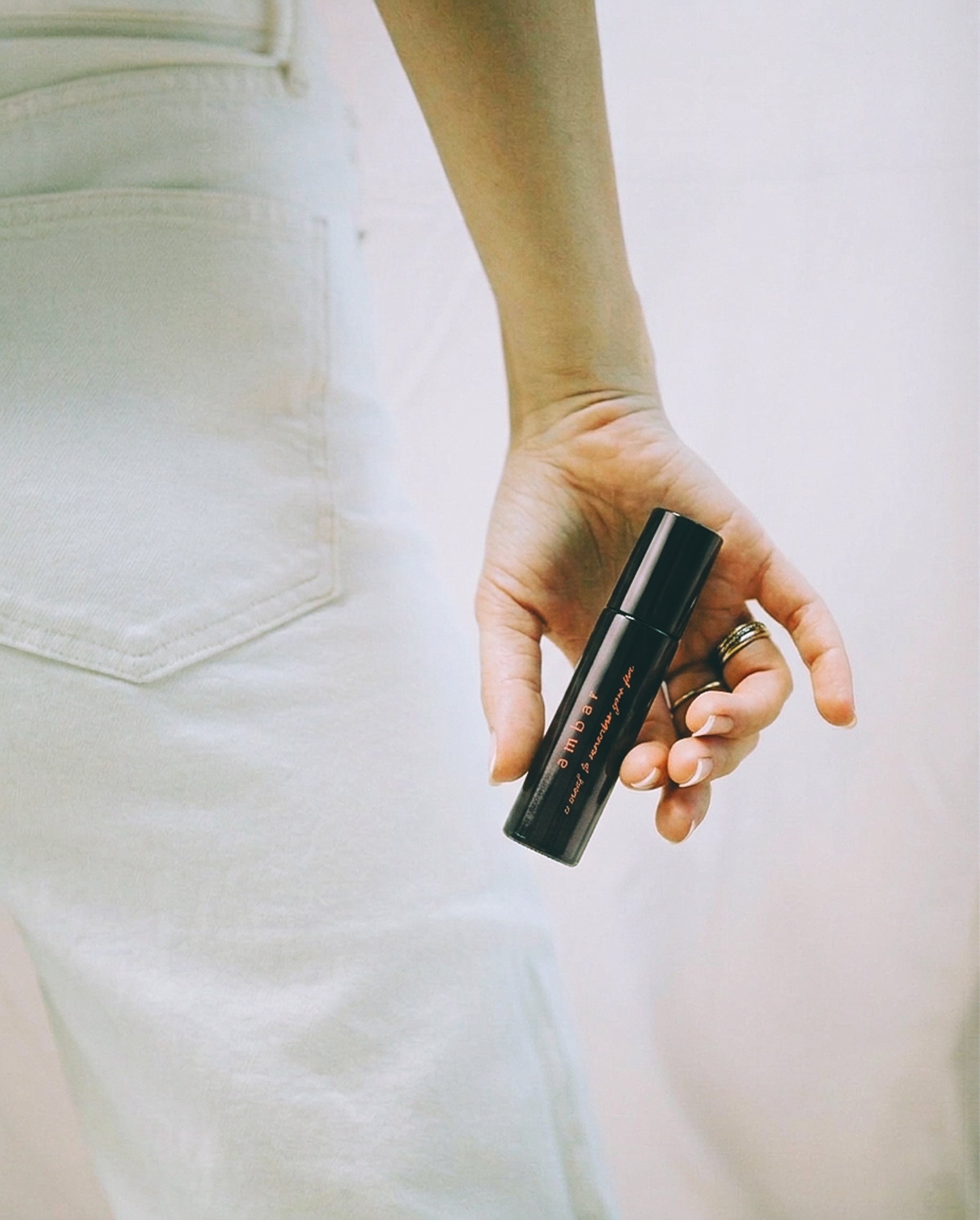 عطر العنبر رول أون